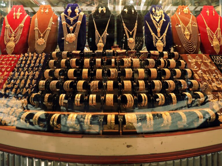 In Pakistan, gold price rollercoaster pushes buyers to silver
