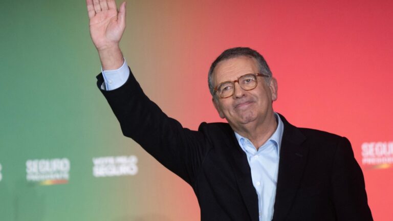 Portugal elects Socialist Party’s Seguro as president in landslide