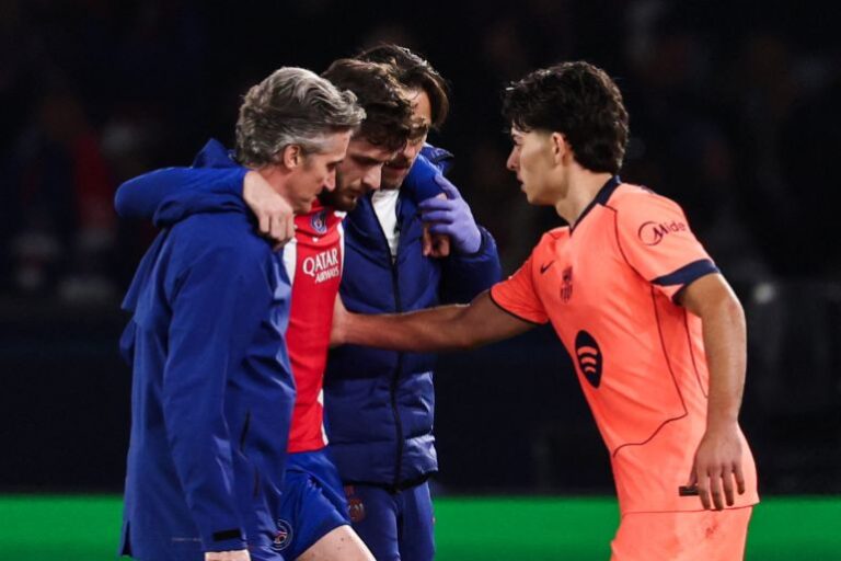 Kvaratskhelia needs ACL surgery as PSG suffer three injuries in one night