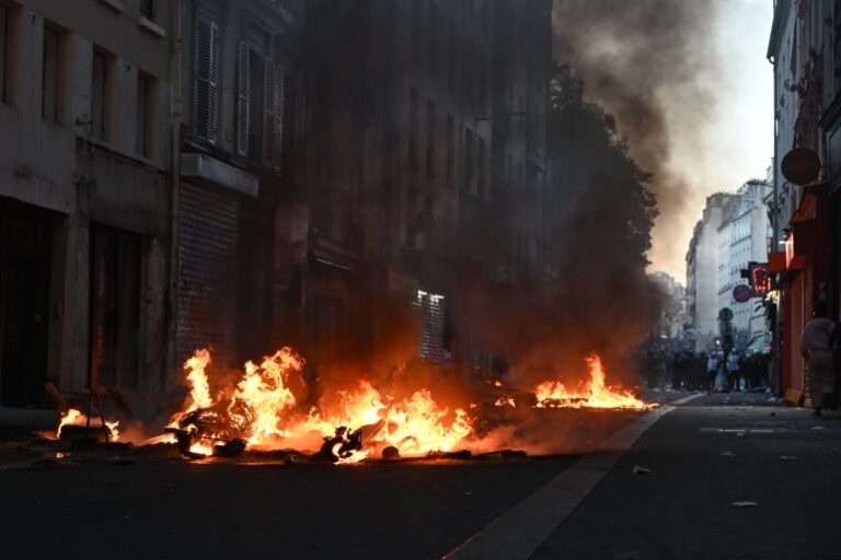 French protest violence: A ‘Christmas present’ for Le Pen’s far right?