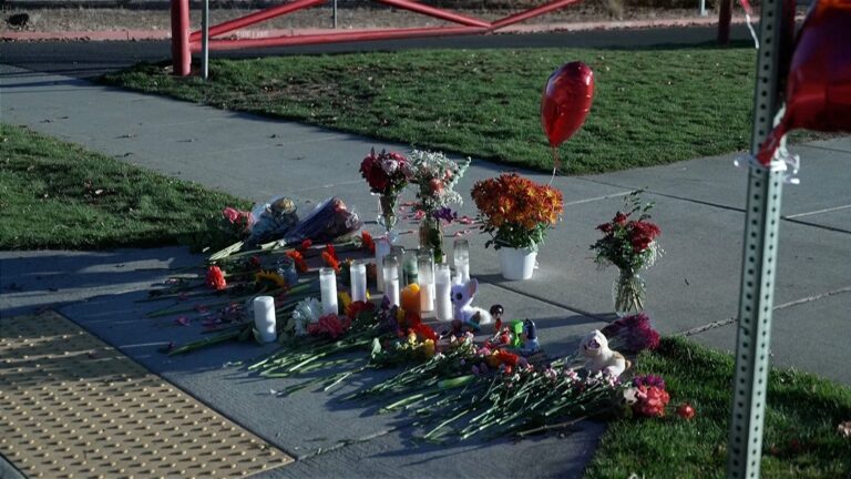 Oregon community mourns victims of school shooting