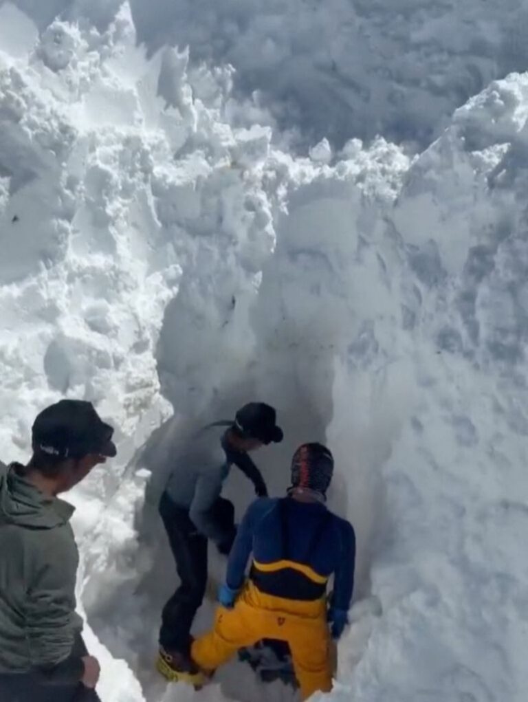 Nepal avalanche kills at least 15 expedition workers
